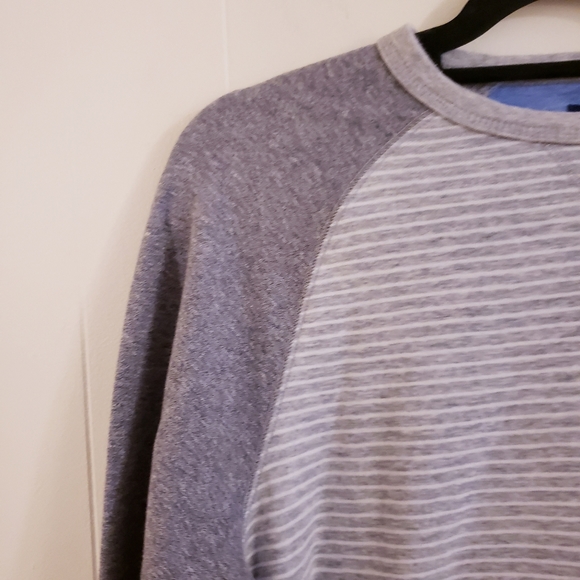 johnnie-o Men Raglan Sweatshirt Small Crewneck Gray White Stripe JMKO 1930 - Picture 5 of 12